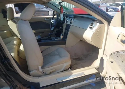 2006 Ford Mustang V6 z USA, uszkodzony, nr VIN 1ZVFT80NX65239883